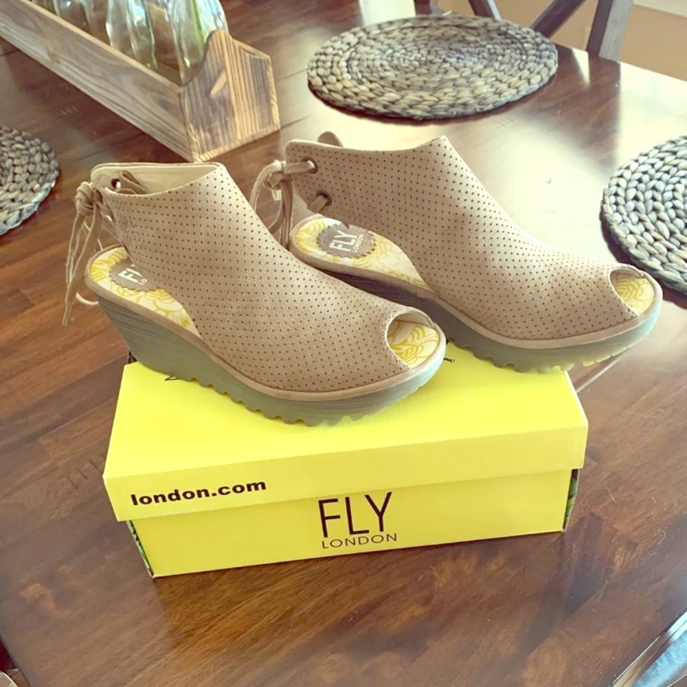 Fly London suede sandals new w/o tags